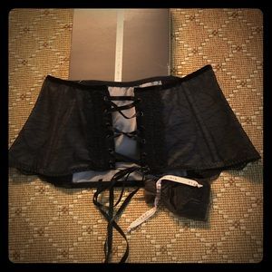 Beautiful sexy Simone Perele lace garter. BNWT